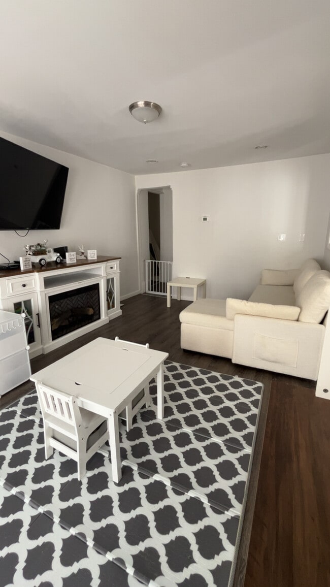 Foto del edificio - 10 Ells St