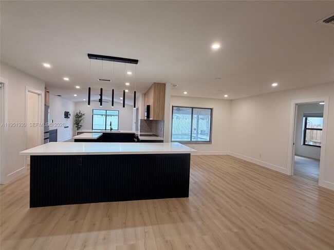 Building Photo - 1462 SW 25th Ave