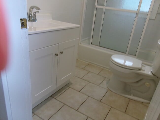 Building Photo - 58 Bancroft Park