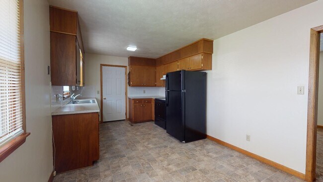 Foto del edificio - 3 Bedroom, 1.5 Bathroom House with Attache...