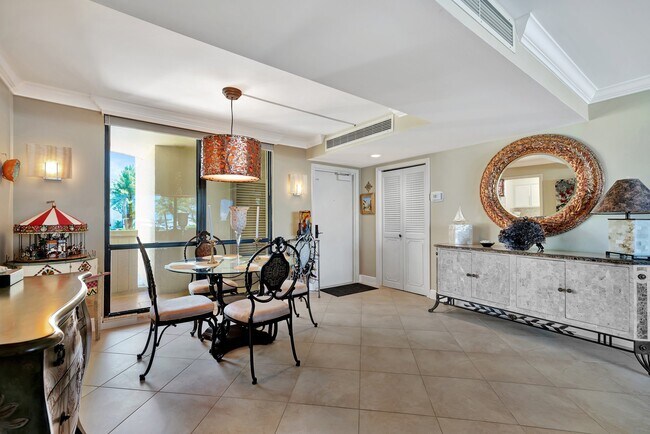 Foto del edificio - 134 Lakeshore Dr