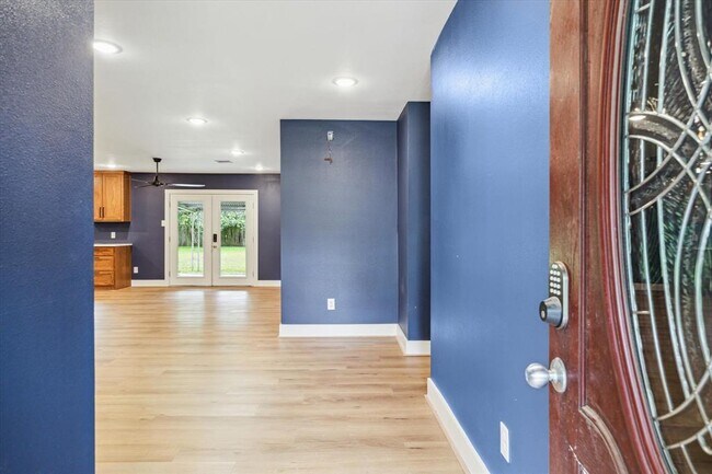 Foto del edificio - 1627 Crestdale Dr