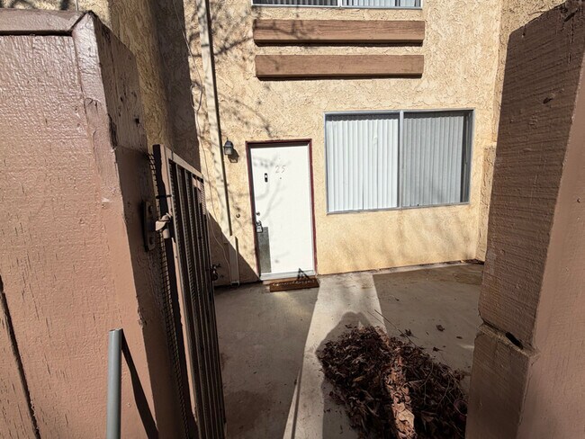 Foto del edificio - 43711 Challenger Way