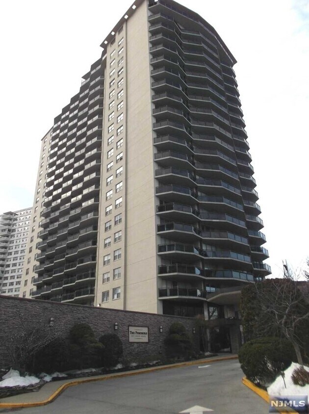 Primary Photo - 2100 Linwood Ave