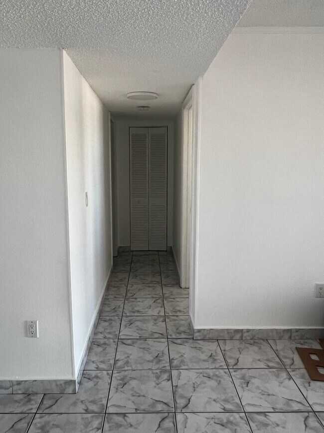Foto del edificio - 8095 NW 8th St