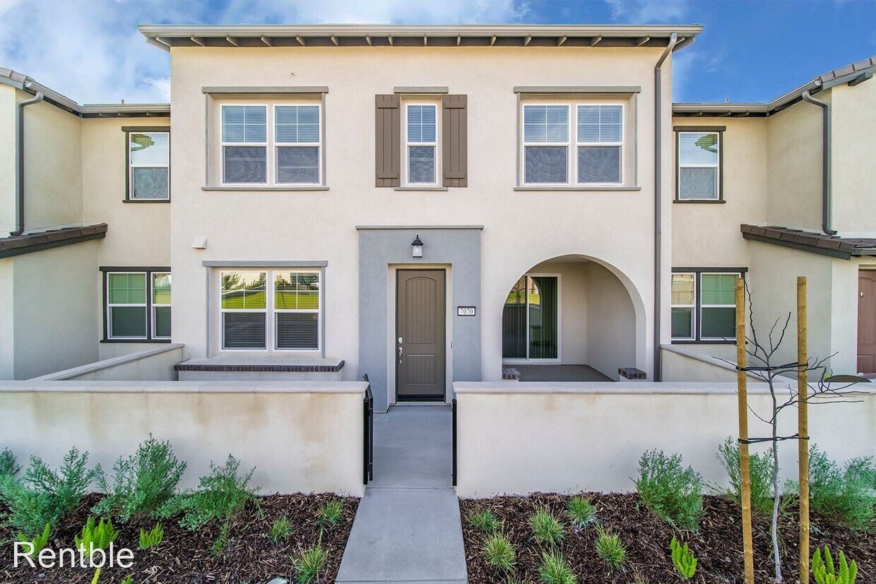 Primary Photo - 2 br, 2.5 bath House - 7070 Vernazza Pl