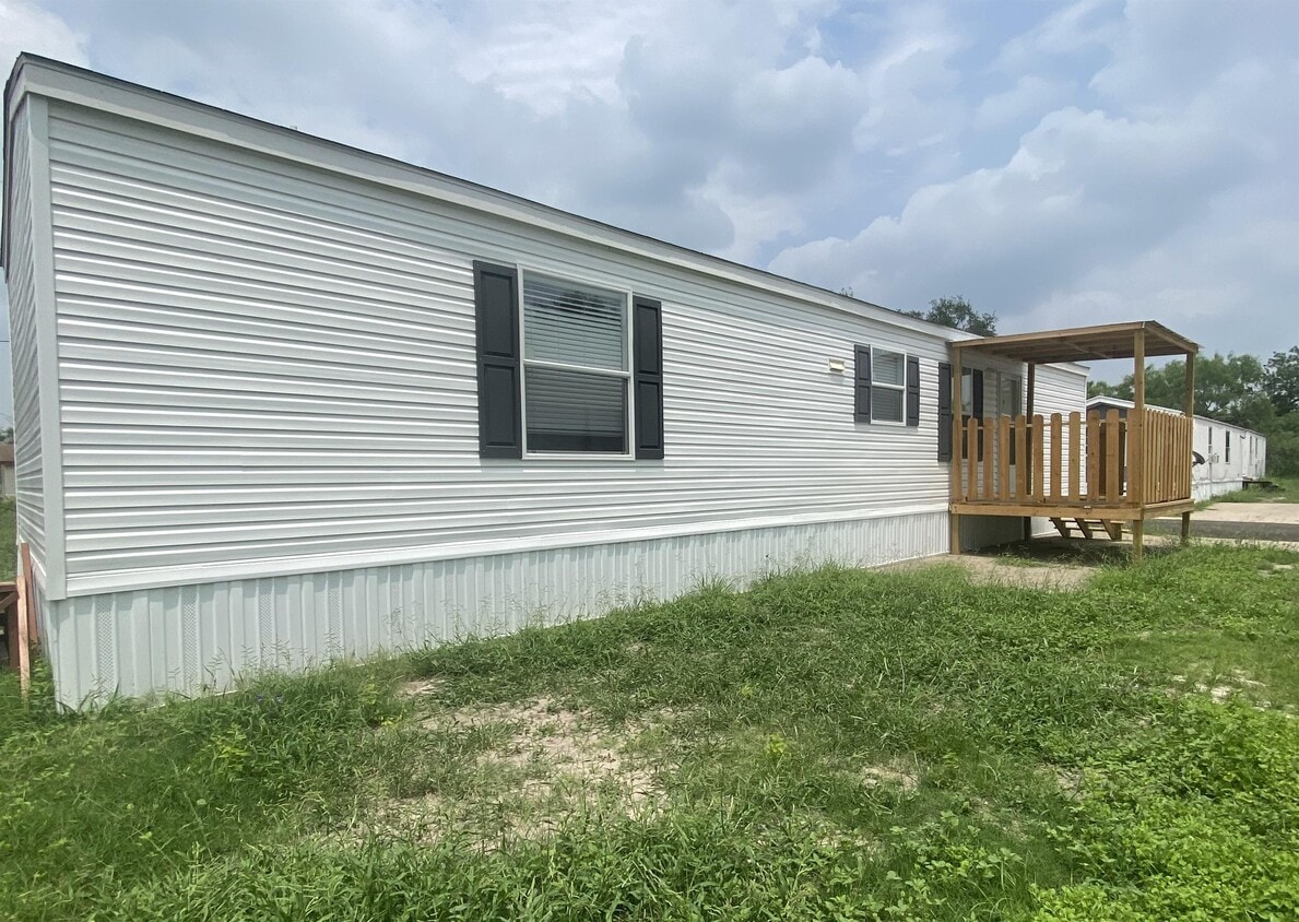 1805 Charles, Kingsville, TX 78363 House Rental in Kingsville, TX