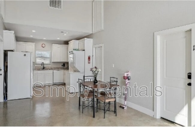 Foto del edificio - 705 Maple St