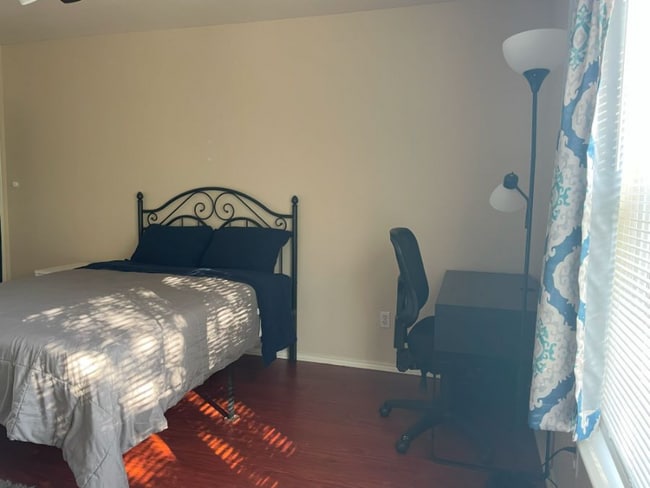 Building Photo - 1700 Balsam Way