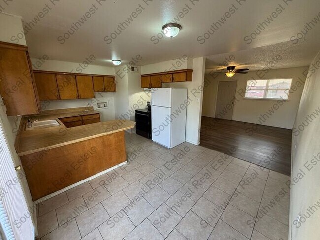 Foto del edificio - 3 bedroom 1 bath 1 car garage