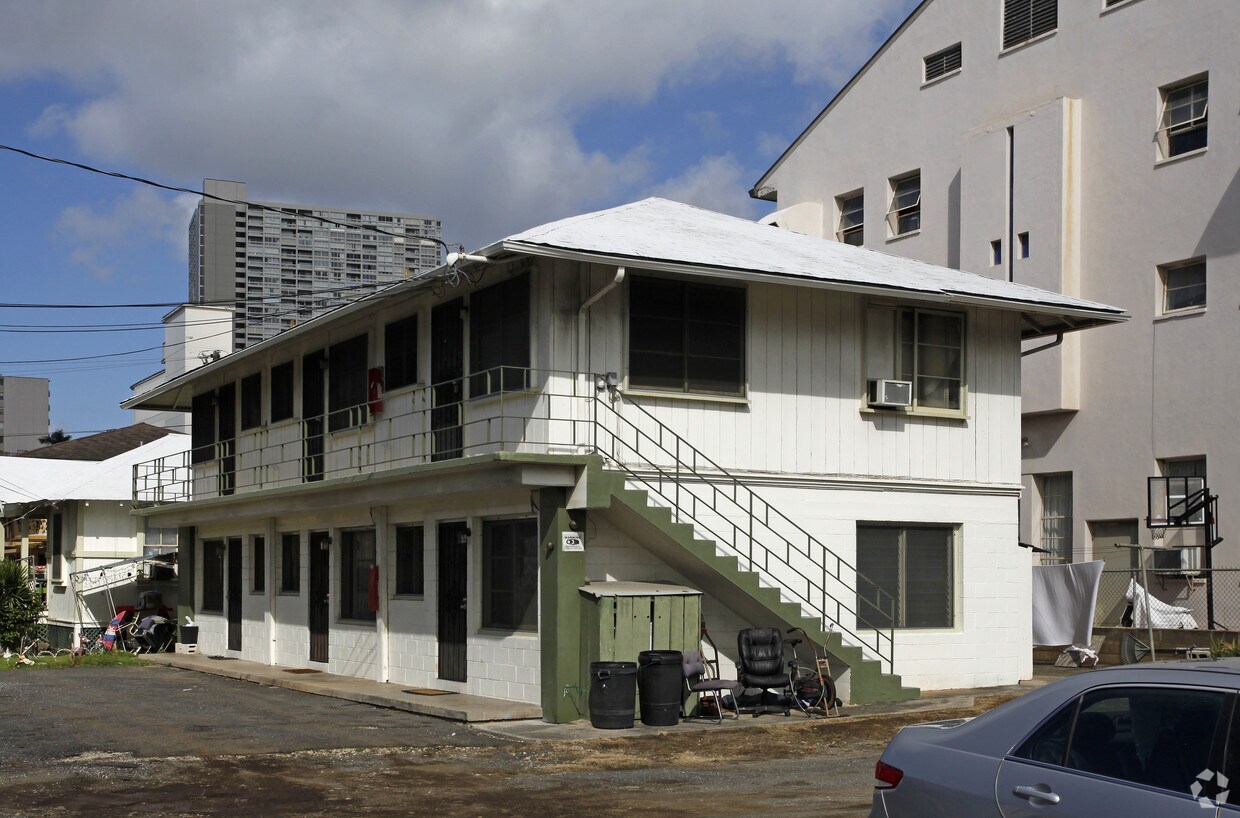 Building Photo - 1750 Young St