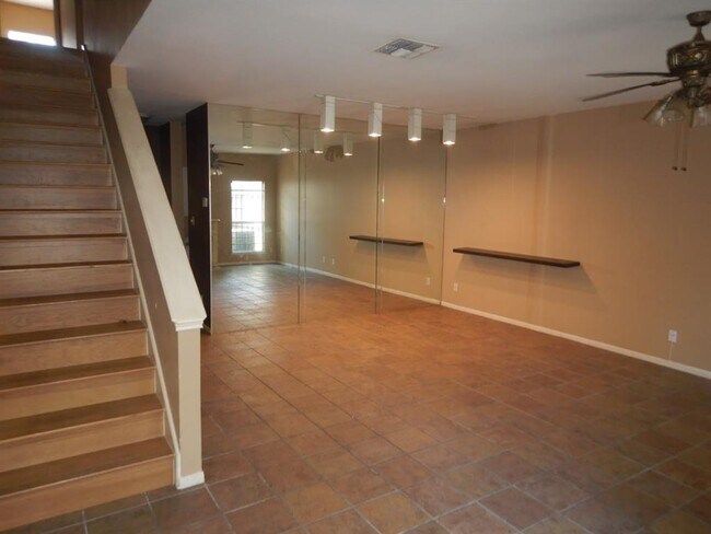 Foto del edificio - 3780 Tanglewilde St