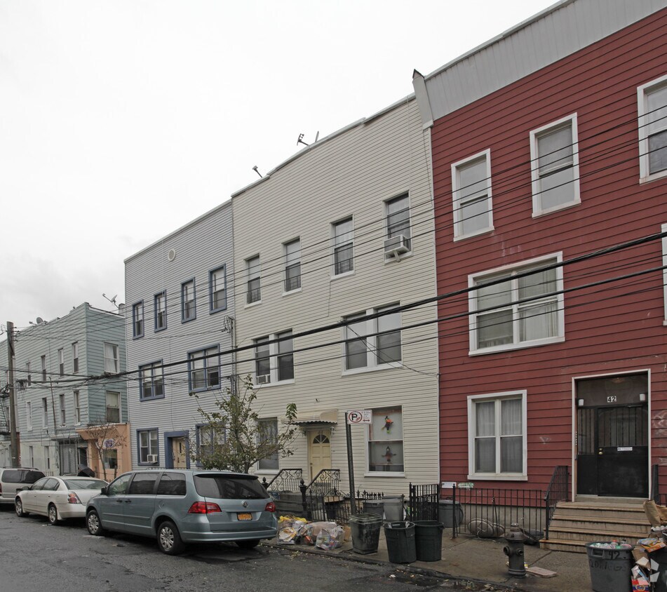 Primary Photo - 44 Driggs Ave