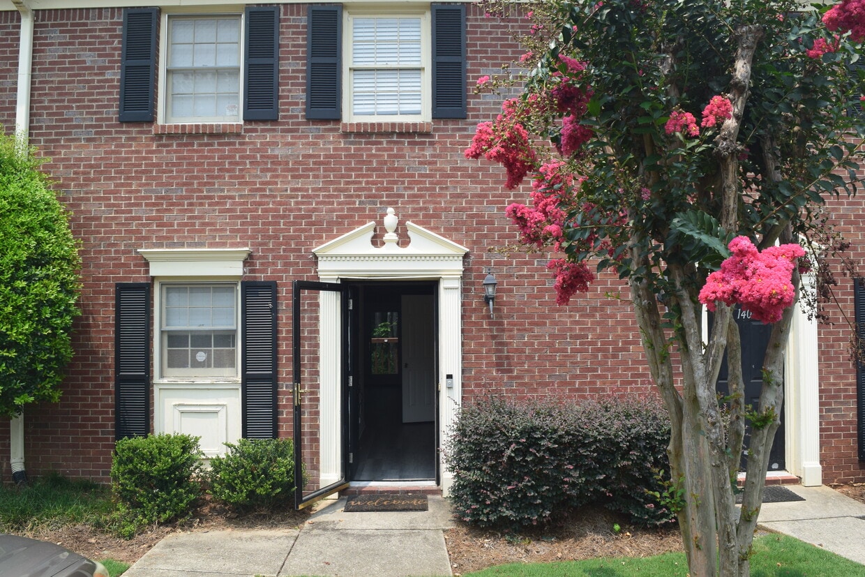 141 Sterling Ct Unit 141, Alpharetta, GA 30004 Condo for Rent in