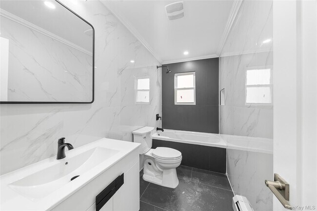 Foto del edificio - 245-33-24147 147th Rd
