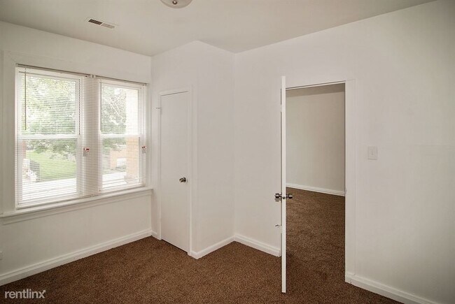 Building Photo - 1 br, 1 bath Apartment - 1249 S Fairfield Ave