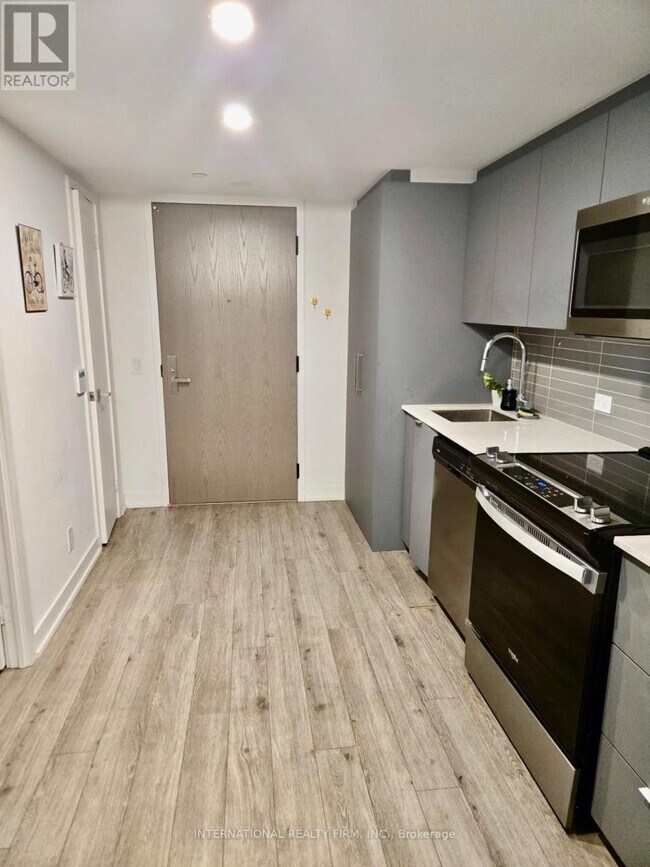 Building Photo - 30 Tretti Wy Building Photo - 30 Tretti Wy