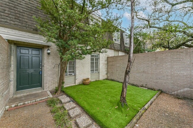 Building Photo - 815 S Ripple Creek Dr