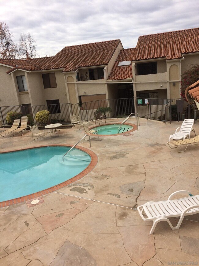 Foto del edificio - 8731 Graves Ave