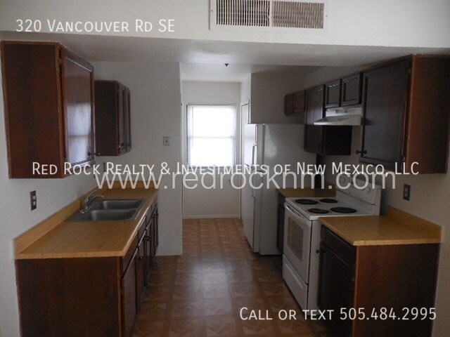 Building Photo - Nice 2BR/1BTH Home on Corner Lot!