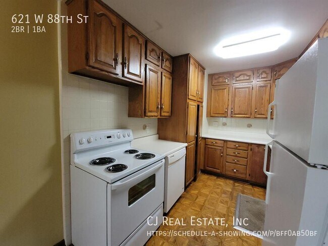 Building Photo - 621 W 88th St