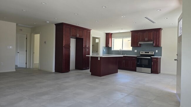 Foto del edificio - 10931 Hayvenhurst Ave
