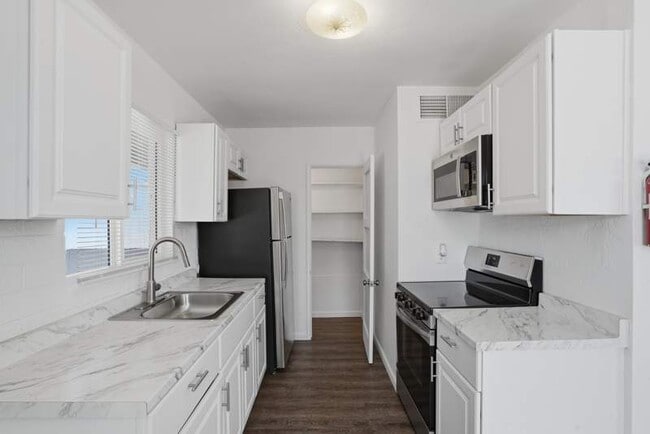 Building Photo - 7240 S 7th St