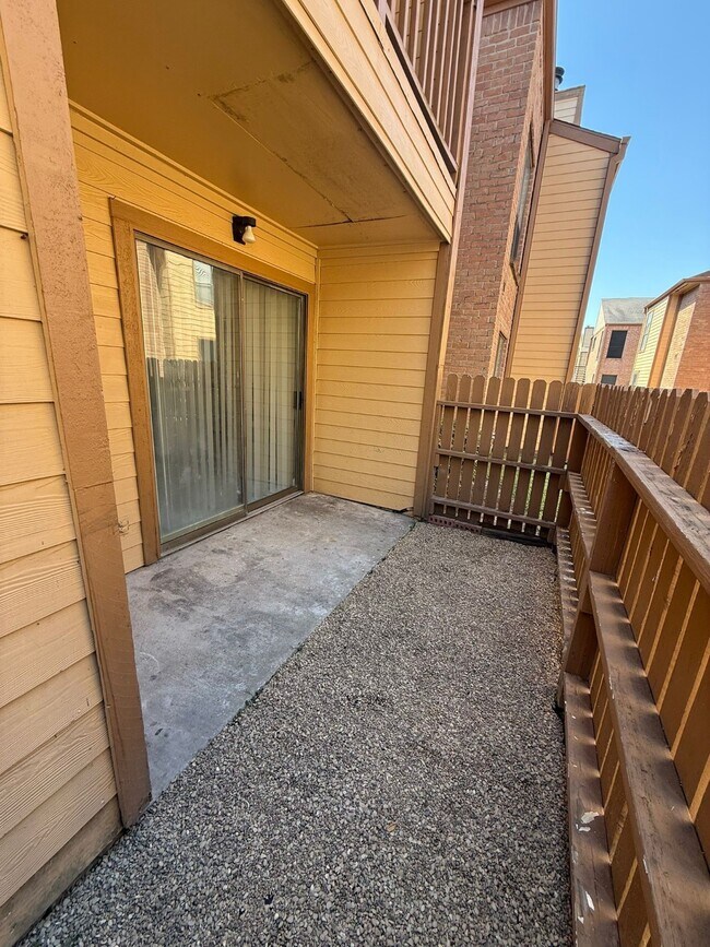 Foto del edificio - 16111 Aspenglenn Dr