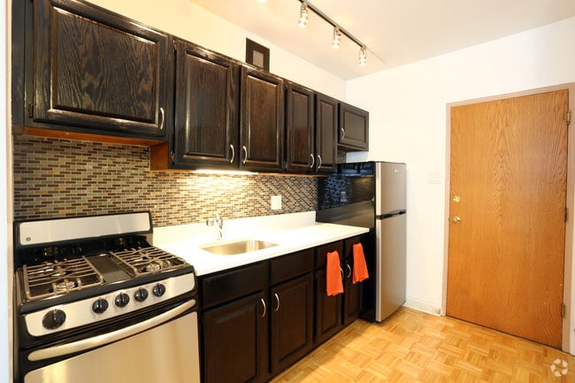 Kitchen - The Oliver on LaSalle