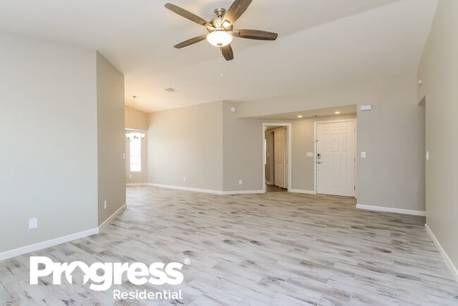 Foto del edificio - 9990 E Falcon Point Dr