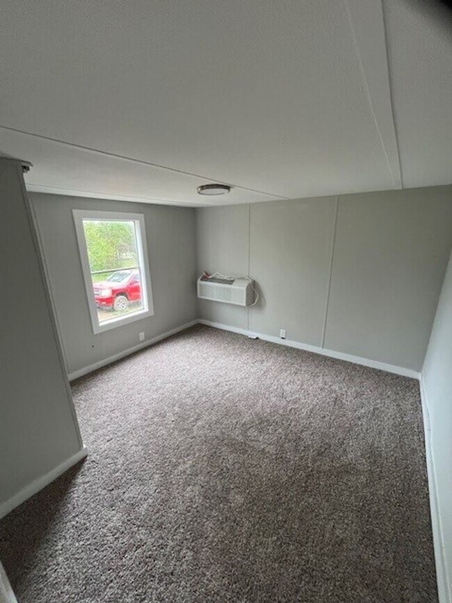 Building Photo - Single Family