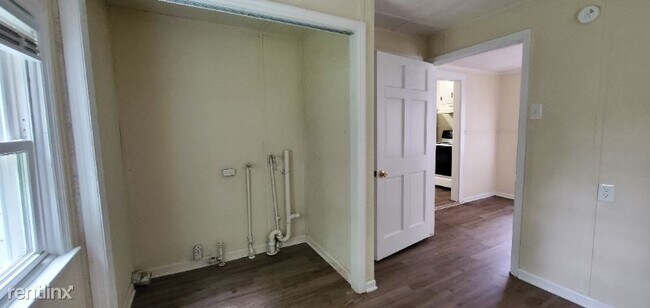 Building Photo - 2 br, 1 bath House - 909 E. Valley Drive