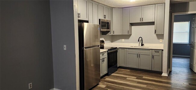 Foto del edificio - 9816 N 12th St