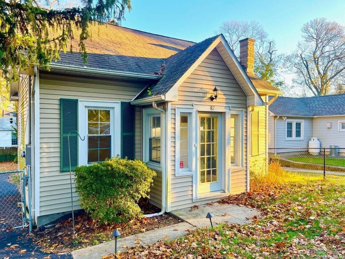 87 Walnut Rd, Kings Park, NY 11754 House Rental in Kings Park, NY