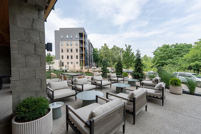 South Bank en el patio de Quarry Trails - South Bank at Quarry Trails