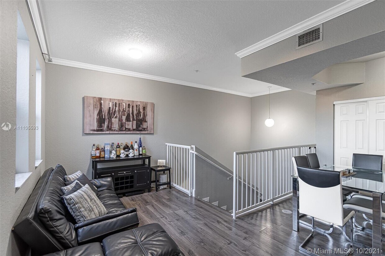 Foto principal - 6340 NW 114th Ave