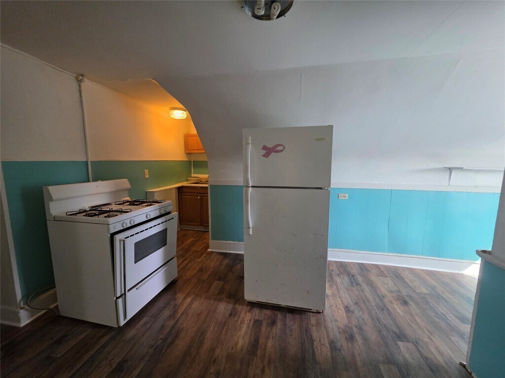 Primary Photo - 155 Willow St
