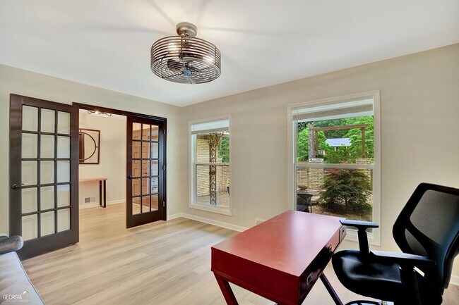 Foto del edificio - 213 Oakmount Dr