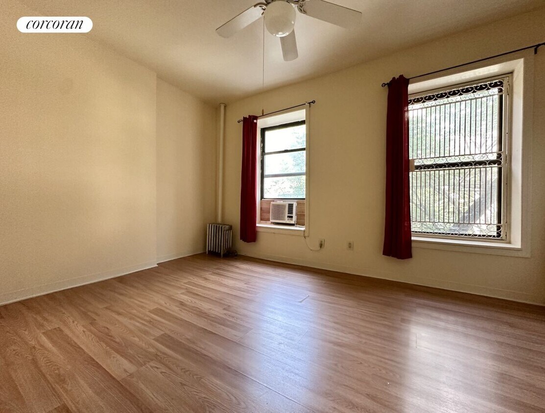 Foto principal - 434 E 75th St