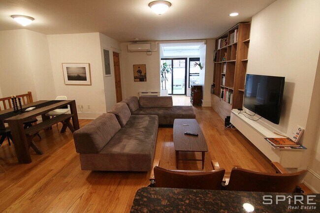 Building Photo - 23 W 75th St
