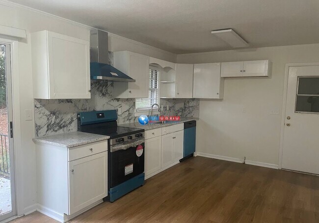 Foto del edificio - Newly RENOVATED 4-bedroom ranch in PARKVIE...