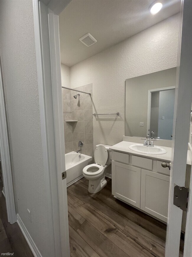 Building Photo - 5 br, 3 bath House - 1020 View Drive