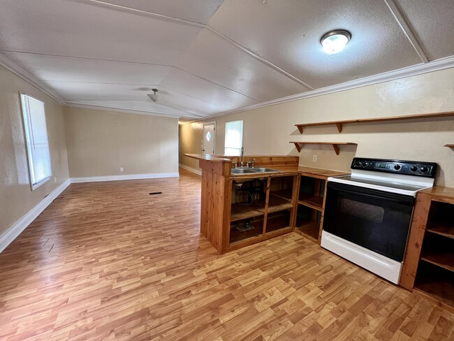Building Photo - 100 Mandalay Dr