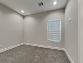 Building Photo - 5902 Gardendale Dr