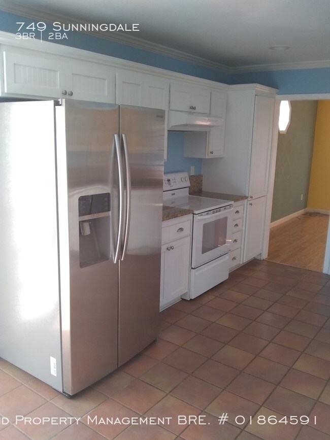 Building Photo - 749 Sunningdale Dr