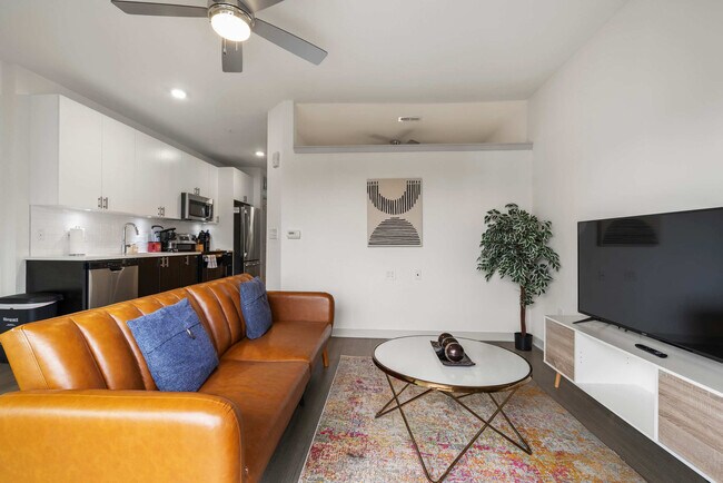 Foto del edificio - 633 E Main St