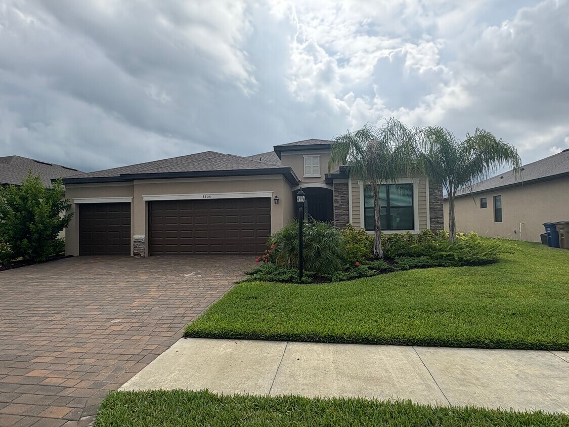 Foto principal - 3305 Altimira Dr