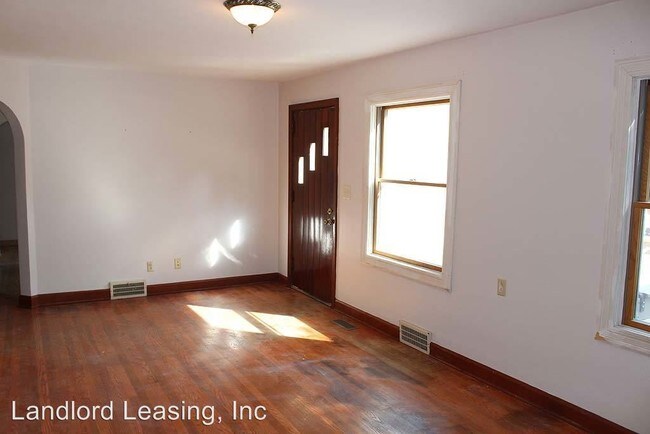 Building Photo - 13340 Durkee Rd