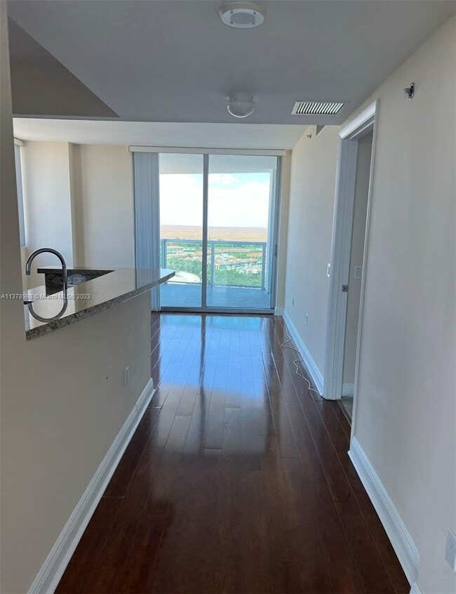 Building Photo - 2681 N Flamingo Rd