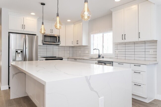 Building Photo - Stunning remodeled 4BD/3.5BA Seattle Craftsman with Solar, A/C & EV Charging for RENT- Available ...